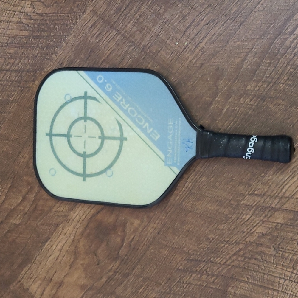 Pickleball paddle